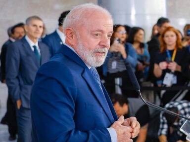 Lula pede mobilização contra fake news em eleição do novo líder do PT na Câmara