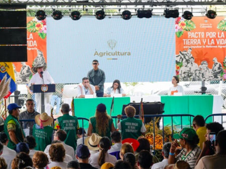 Colômbia assina “Pacto pela Terra e pela Vida para acelerar a Reforma Agrária”