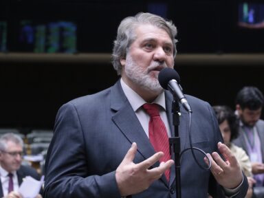 Renildo retorna à liderança do PCdoB: “para defender os direitos do povo e o desenvolvimento do país”