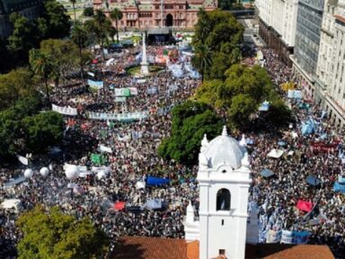 1,5 milhão de argentinos ocupam Buenos Aires contra fascismo do governo Milei