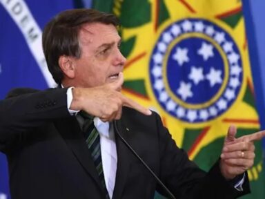 Denunciado por golpe, Bolsonaro diz que se voltasse ao poder eliminaria a oposição