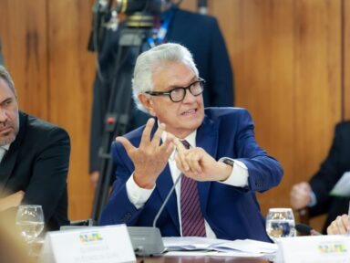 Caiado, inelegível, diz que vai formar chapa com cantor indiciado pela polícia para 2026