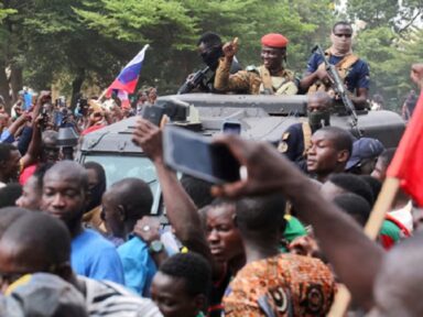“Estamos em guerra pela nossa independência”, proclama líder de Burkina Faso, ex-colônia da França