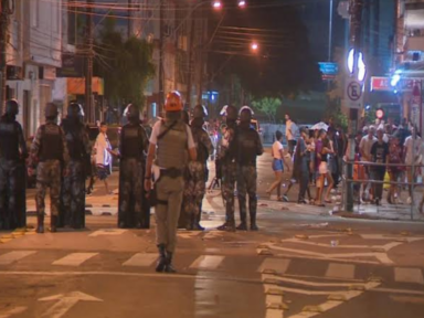 Brigada Militar reprime foliões durante o Carnaval na Cidade Baixa, em Porto Alegre