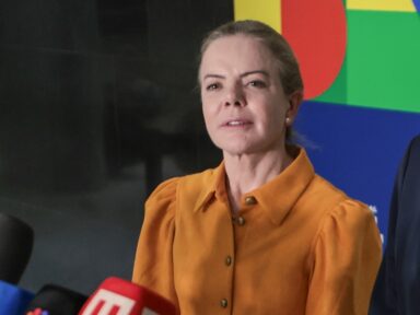Gleisi critica “ataques pessoais e desqualificados” contra Hugo Motta