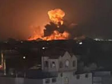 Iêmen denuncia como “crimes de guerra” bombardeios dos EUA que mataram 53