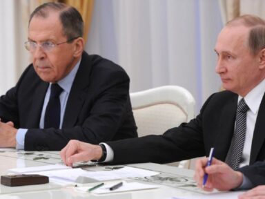 “Ao ameaçar a Rússia, Macron esquece erros de Napoleão e Hitler”, alerta Putin