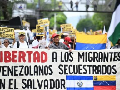 Mãe reconhece filho venezuelano que Trump deportou a El Salvador: “senti a alma arrancada”