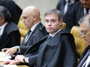 Mendonça foi o único que atendeu Bolsonaro e votou para excluir Moraes e Dino