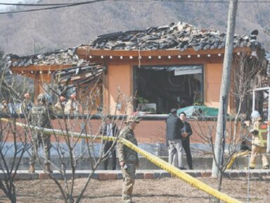 No desastroso erro em exercício militar Coreia do Sul/EUA, caças lançam bombas que ferem 13 civis
