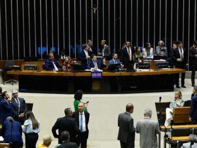 Congresso aprova projeto de emendas com brecha para ocultar autores