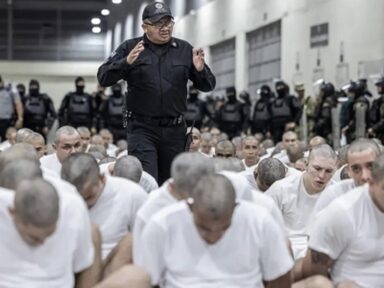 Trump atropela tribunal para deportar centenas de venezuelanos