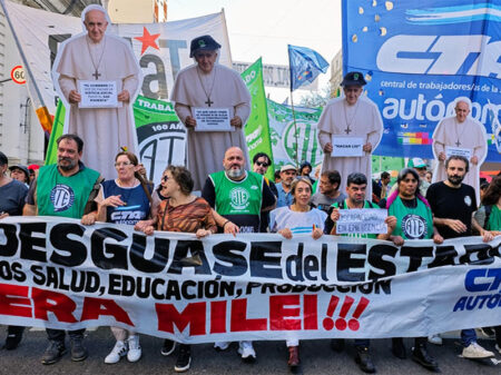 Trabalhadores argentinos repudiam Milei e enaltecem Francisco: “o trabalho é sagrado!”