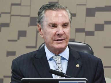 STF determina ao Itamaraty a apreensão do passaporte diplomático de Collor