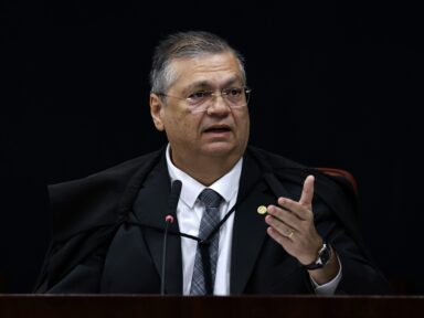 Dino rebate intromissão da Embaixada dos EUA e cobra respeito à soberania brasileira