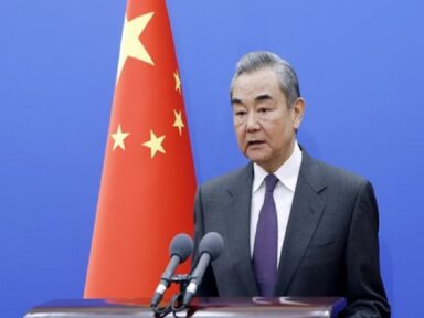 “América Latina não é quintal de ninguém”, responde chanceler chinês Wang Yi a governo Trump
