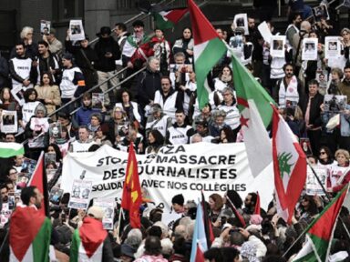 Protesto de jornalistas em Paris condena assassinato de 211 colegas palestinos por Israel