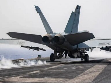 Revolucionários iemenitas derrubam caça americano F/A-18
