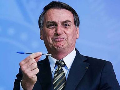 Bolsonaro sancionou lei sem vetos que permitiu fim de controle em descontos no INSS