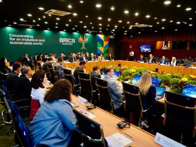 BRICS reunidos em Brasília fortalecerão comércio de energia usando moedas locais