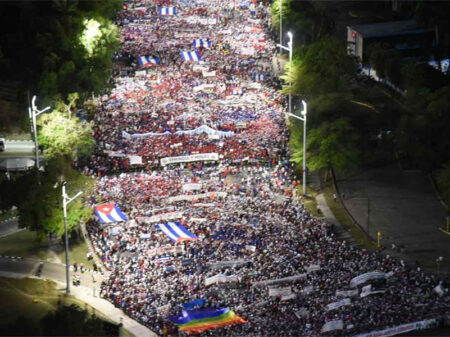 1º de Maio em Cuba: trabalhadores reafirmam apoio à Revolução e execram bloqueio dos EUA