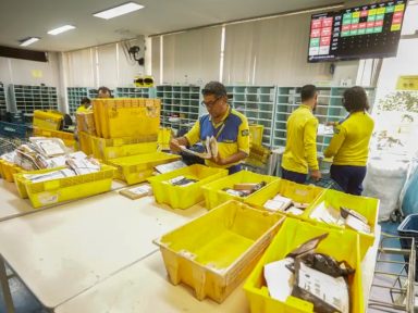 Federação dos Trabalhadores dos Correios recorre à Justiça contra suspensão de direitos