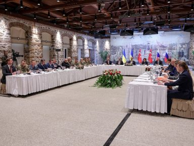 Após esperneio de Zelensky, Ucrânia e Rússia retomam negociações em Istambul, como propôs Putin