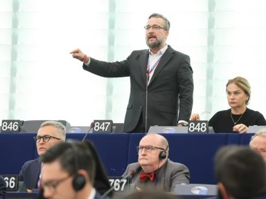 Chefe da diplomacia europeia “segue as tradições nazistas”, denuncia deputado