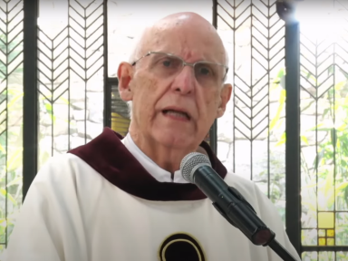 Padre Júlio denuncia genocídio de palestinos por Israel: “Matam crianças de fome para que não haja futuro”