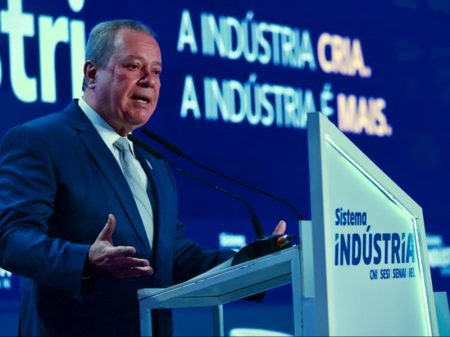 Não existe país forte sem indústria e com juros abusivos, afirma presidente da CNI