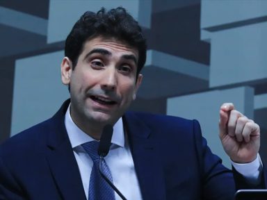 BC diz que juros vão continuar nas alturas por longo tempo