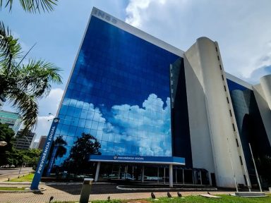 Corruptos da vacina que atuaram no governo Bolsonaro estão na fraude do INSS, aponta PF