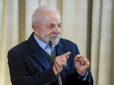 “Aposentados não terão prejuízo. Vamos apurar a fundo esse assalto ao povo”, diz Lula