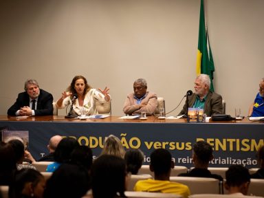 Debate na Câmara denuncia “bolsa banqueiro” e defende retomada da indústria nacional