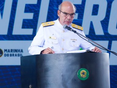 Marinha não planejou e nem mobilizou tropas contra poderes constitucionais, diz comandante