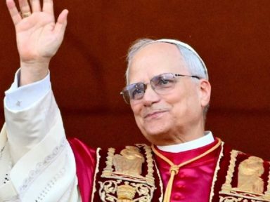 Novo papa Leão XIV diz que seguirá passos de Francisco e trabalhará pela paz