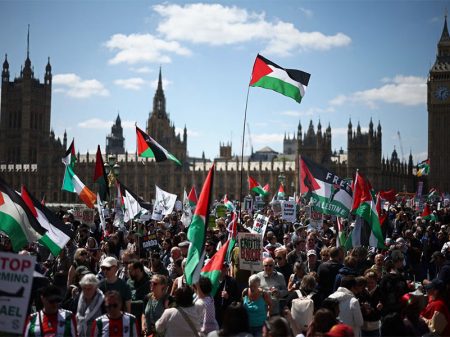 600 mil em Londres repudiam “genocídio” e exigem “rompimento de relações com Israel”