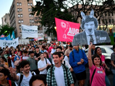 Universidades argentinas de pé contra ‘ajuste fiscal’ de Milei
