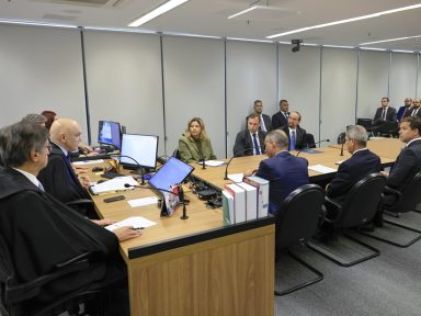 Cid reafirma em acareação que Braga Netto entregou dinheiro para financiar golpe