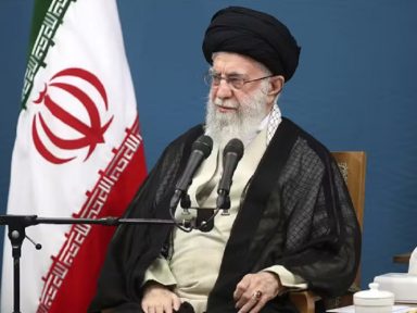 Khamenei diz a Trump que “qualquer agressão dos EUA ao Irã terá consequências irreparáveis”