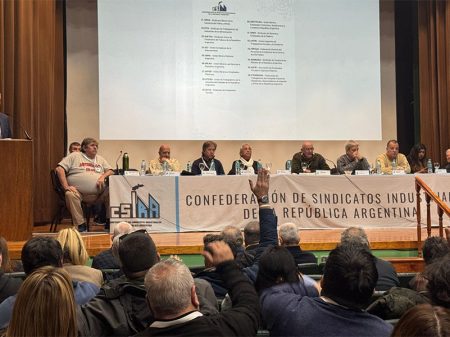 Entidades condenam “industricídio” de Milei: mais de mil empresas perdidas