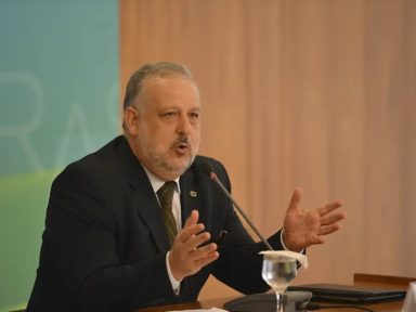 “BC virou sindicato dos rentistas. Galípolo está pior que Campos Neto”, diz ex-ministro