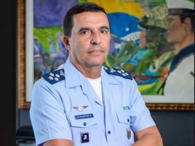 Bolsonaro tramou, “sim, não haver assunção do presidente eleito”, confirma ex-comandante da FAB