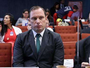 Cid reitera que Bolsonaro não só leu a minuta do golpe, como fez sugestões