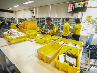 Justiça acata ação de sindicato e proíbe suspensão de férias nos Correios
