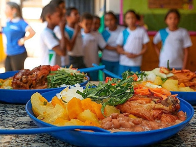 Deputada bolsonarista quer barrar decreto de Lula sobre alimentação saudável nas escolas