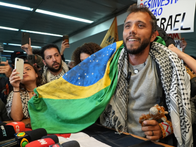 Thiago Ávila volta ao Brasil após ser sequestrado por Israel: “Netanyahu é inimigo da humanidade”