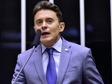 Deputado destinou parte da emenda de R$ 11 mi para recapear condomínio de luxo onde mora