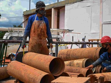 Indústria da construção desacelera por conta dos juros altos, diz CNI