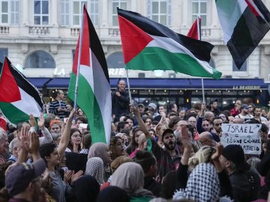 Contra o genocídio, portuários de Marselha bloqueiam embarque de armas a Israel